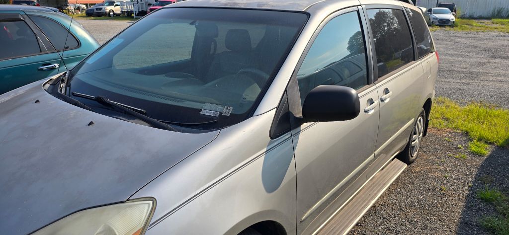 2007 Toyota Sienna CE's photo